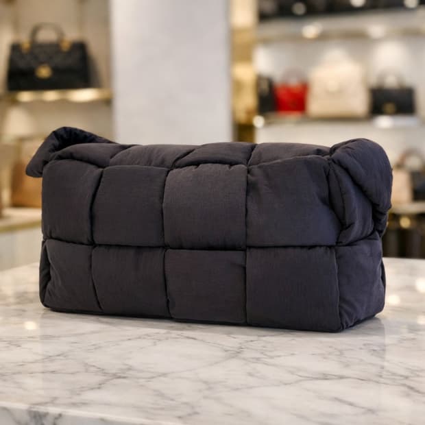 [S급] 보테가베네타 카세트 패디드 테크 나일론 블랙 판매합니다!!!