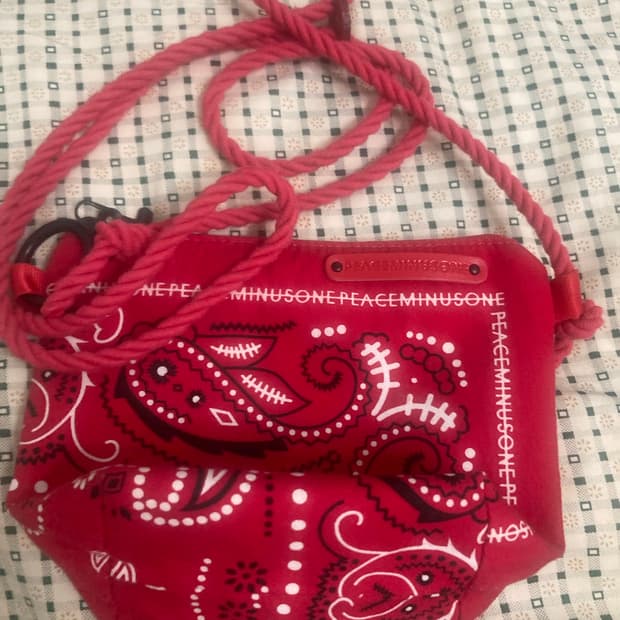 피스마이너스원 반다나 파우치팔아요