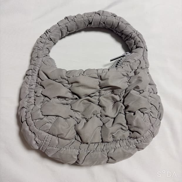 COS 코스 마이크로 퀄팅백 구름백