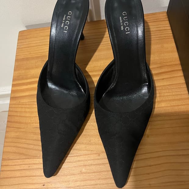 구찌 블랙 뮬 (240/US7)