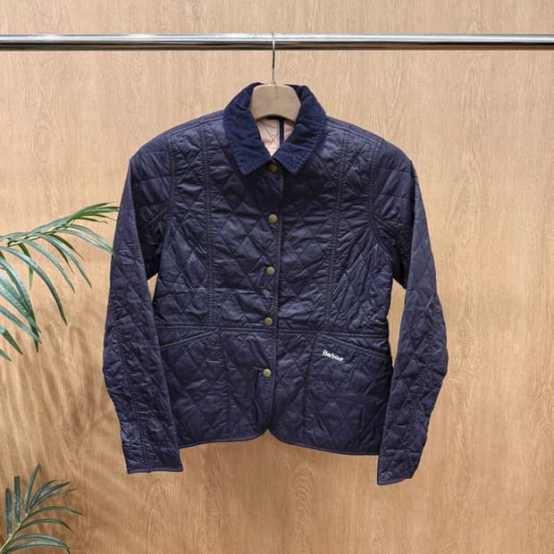 바버 퀄팅 자켓 스냅버튼 코듀로이 카라 포켓 디테일 슬림핏 네이비