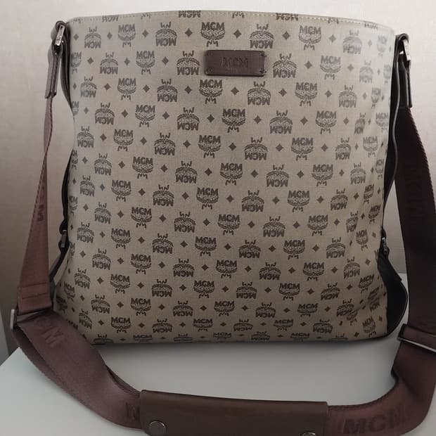 엠씨엠 비세토스 크로스백