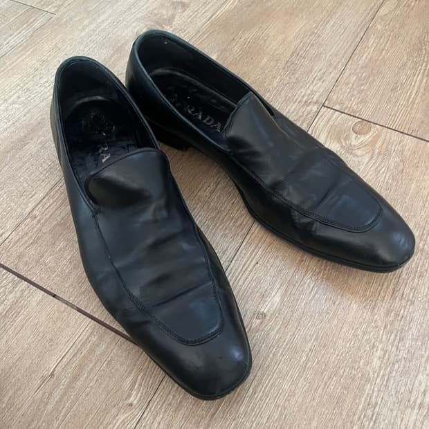 프라다 레더 로퍼