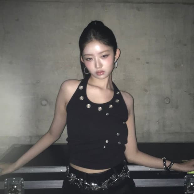 아일렛 홀터넥 나시 새상품