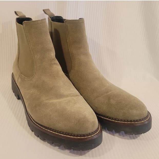 Caslon Taupe 색상 스웨이드 첼시부츠 12 사이즈 판매합니다.