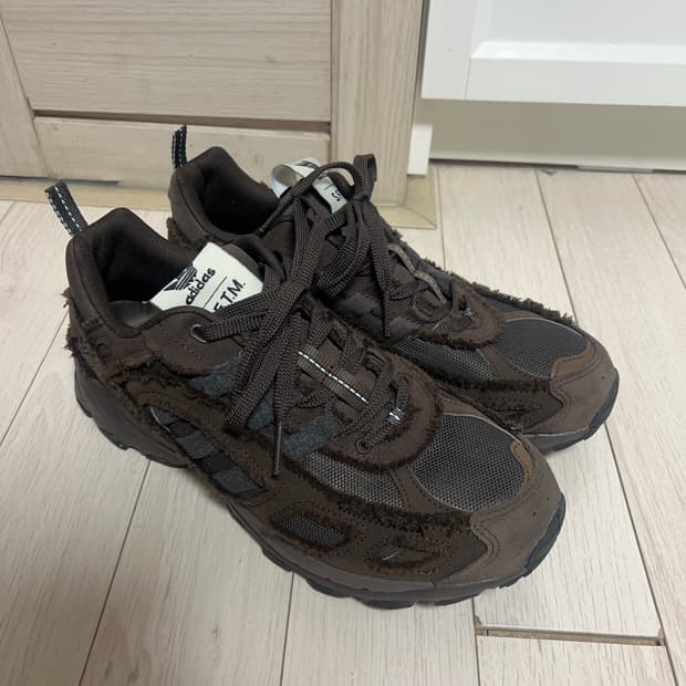 아디다스 x 송 포 더 뮤트 쉐도우터프 다크 브라운