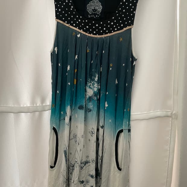 블랙 그라데이션 별 패턴 슬리브리스 원피스