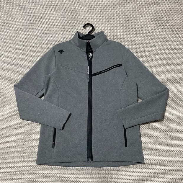 데상트  트레이닝  집업  6849