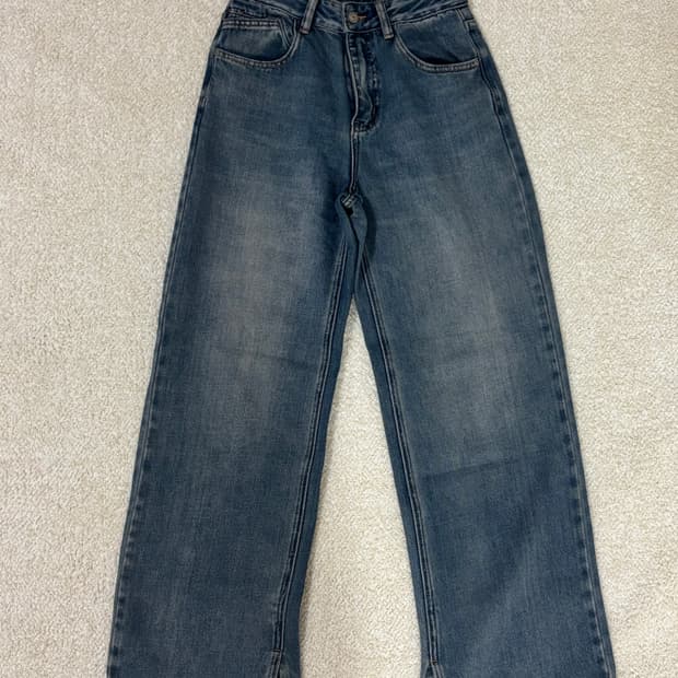 [인더바즈] 밑단 절개 데님 팬츠 (S)