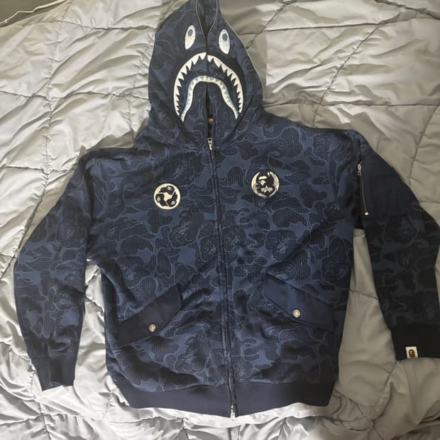 베이프 x 알파 인더스트리 샤크 풀 집 후드 네이비 판매합니다