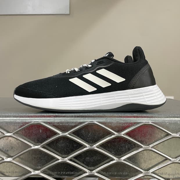 아디다스 QT 레이서 230