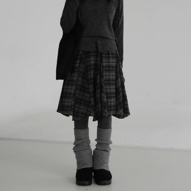 [미착용 새제품] 체크 플리츠 미디스커트