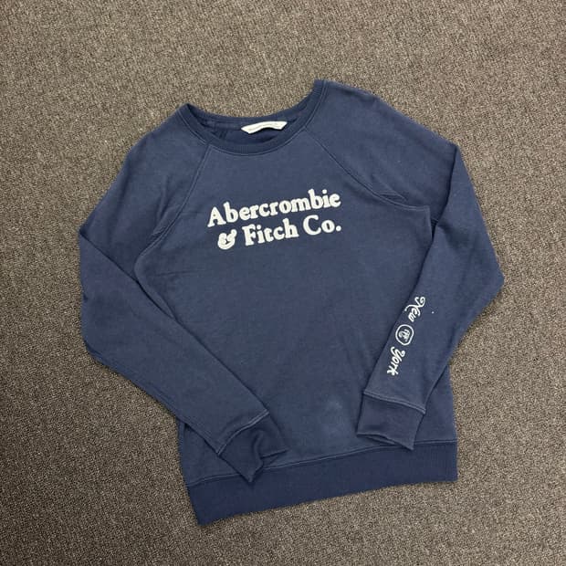S)아베크롬비 빈티지 패치 자수 네이비 스웻셔츠