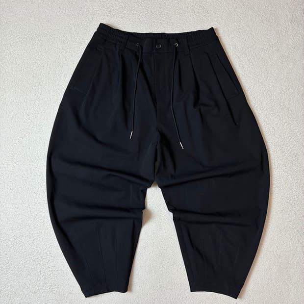 지오송지오 옴므 23ss 컬렉션 코쿤 벌룬 와이드 다트 팬츠 PN7143