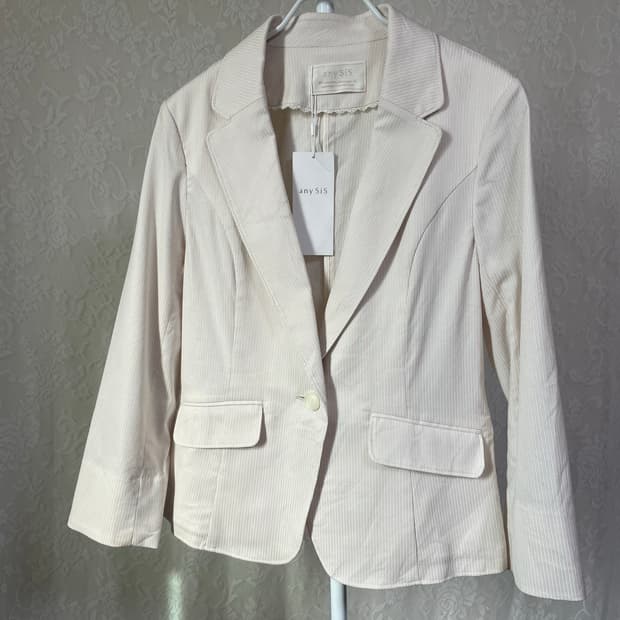 아이보리 슬림핏 페플럼 자켓 / any SiS / 새상품
