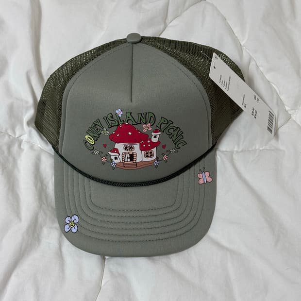 코니아일랜드 그래픽 어반아웃피터스 트러커캡
