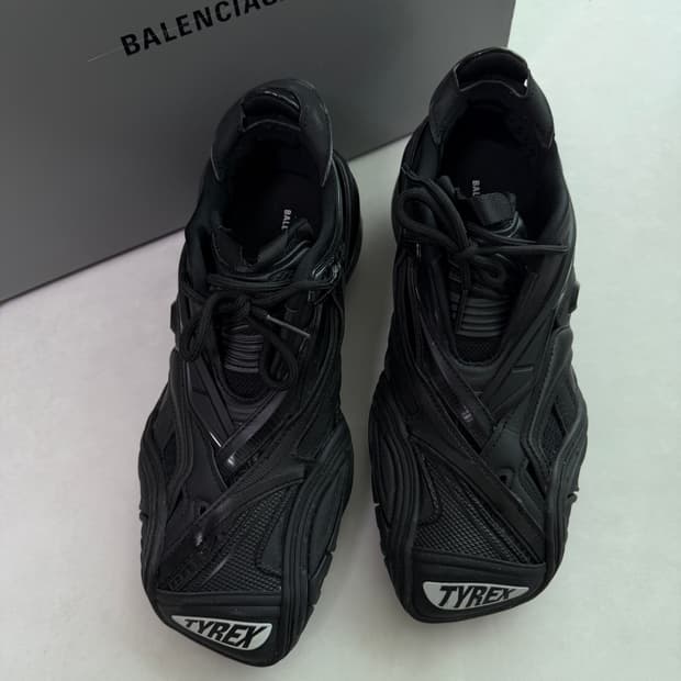 발렌시아가 타이렉스 38사이즈 (235정도)