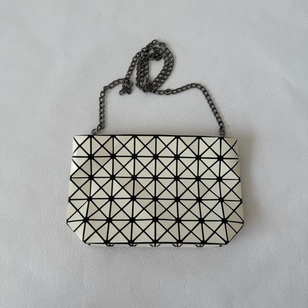 이세미야케(ISSEY MIYAKE) BAOBAO 체인숄더백(크로스 가능)