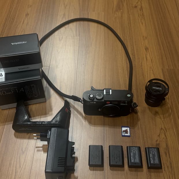 (라이카 M8 민트급 5000컷대) 블랙컬러 판매합니다.