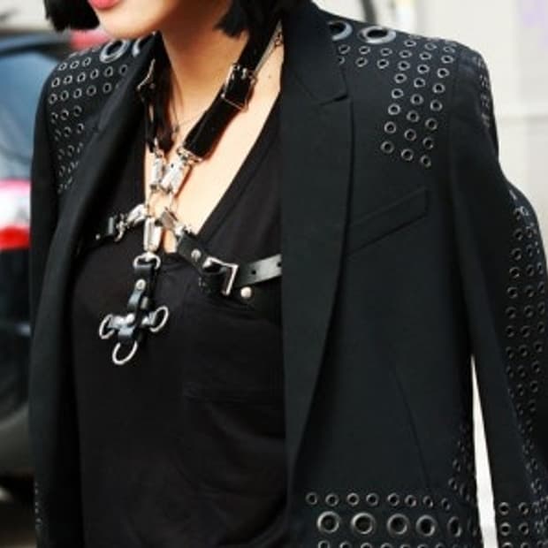 지방시 스터드 오피움 하나 블랙 자켓