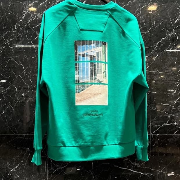 준지 애플그린 엠브로이더리 맨투맨