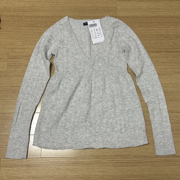 브렌디멜빌 브이넥니트