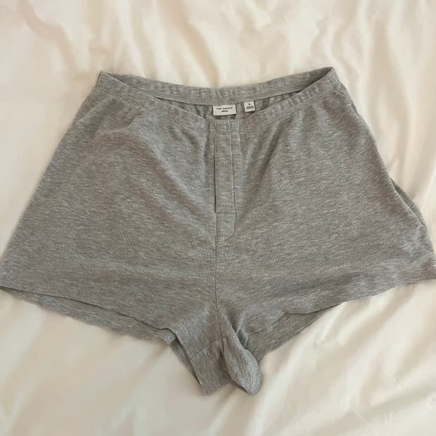 아리치아 쇼츠 그레이