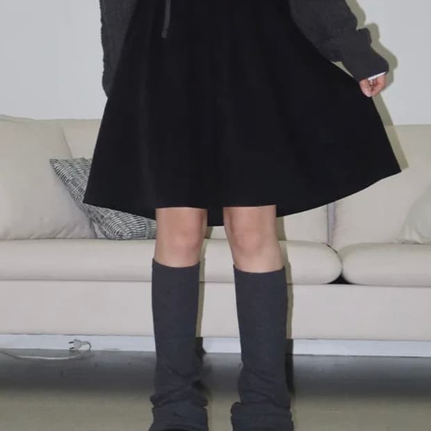 에이블리 투이어즈 반 플리츠 미디 스커트