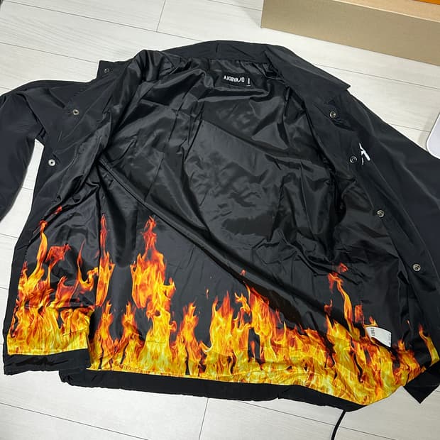 아조바이아조 코치자켓