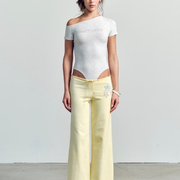 에즈이프 캘리- FLOWER APPLIQUE BOOTCUT PANTS Y