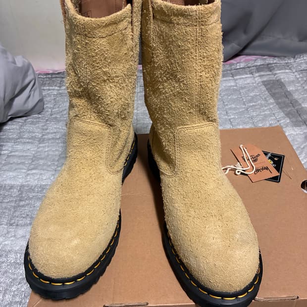 닥터마틴x스투시 데콘 스웨이드 엔지니어부츠