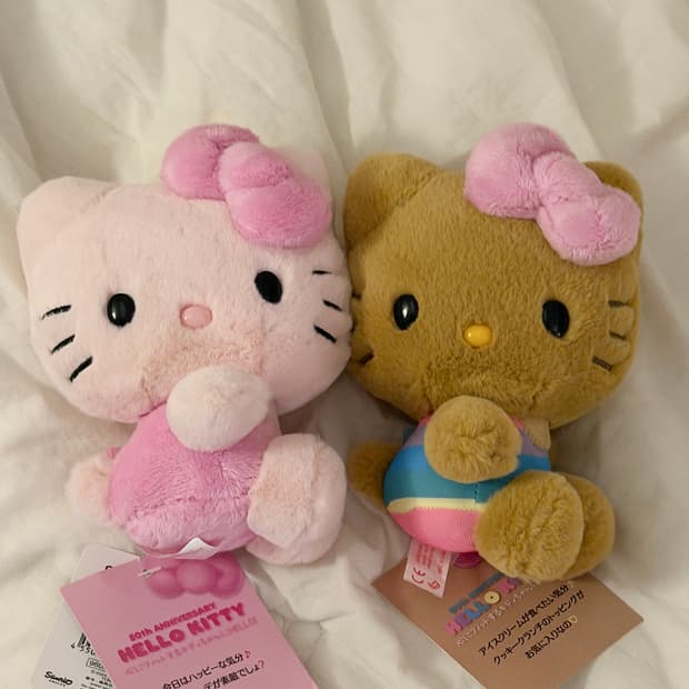 산리오 헬로키티 50주년 애니버서리 태닝키티 핑크키티
