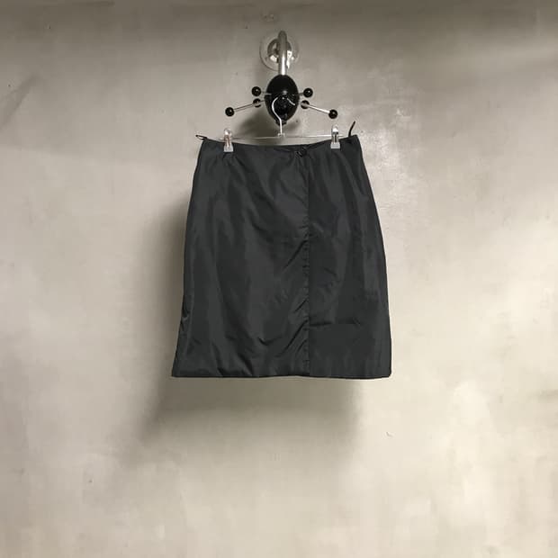 프라다 패디드 스커트 블랙 40(W)