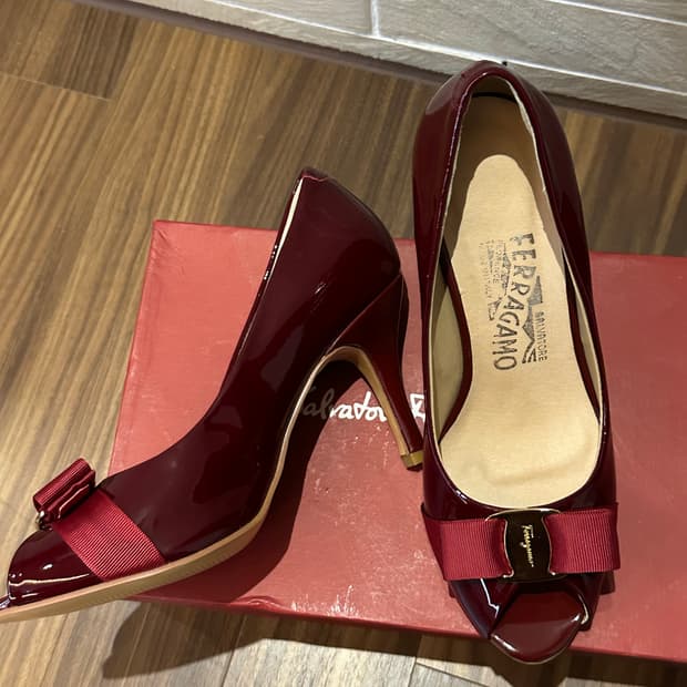 페레가모 버건디 펌프스 