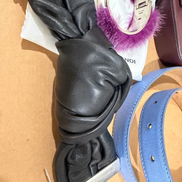 셀린느 celine 블랙 양가죽 매듭 팔찌