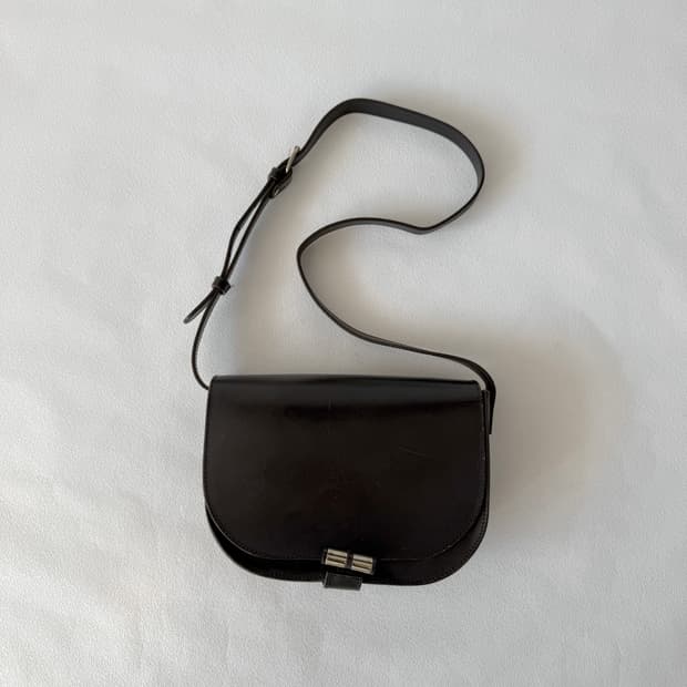 아페쎄(A.P.C) 레더 크로스백(초코브라운)