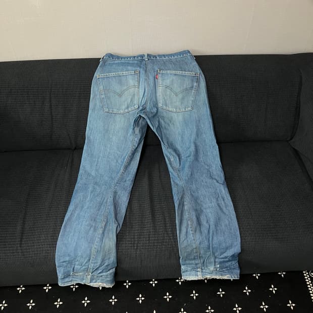 Japan 리바이스 엔지니어드진 Relaxed fit