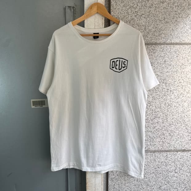 데우스 엑스 마키나 로고 반팔티