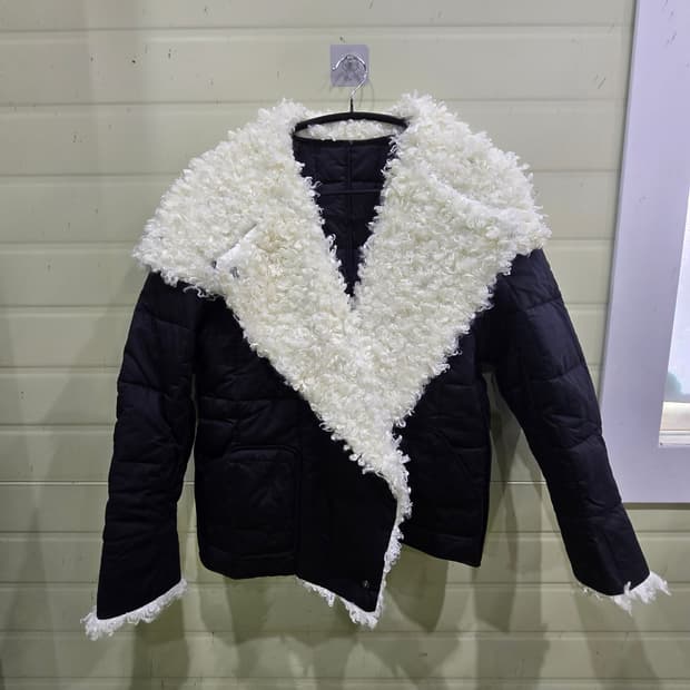 검정 퀼팅 퍼 카라 숏패딩