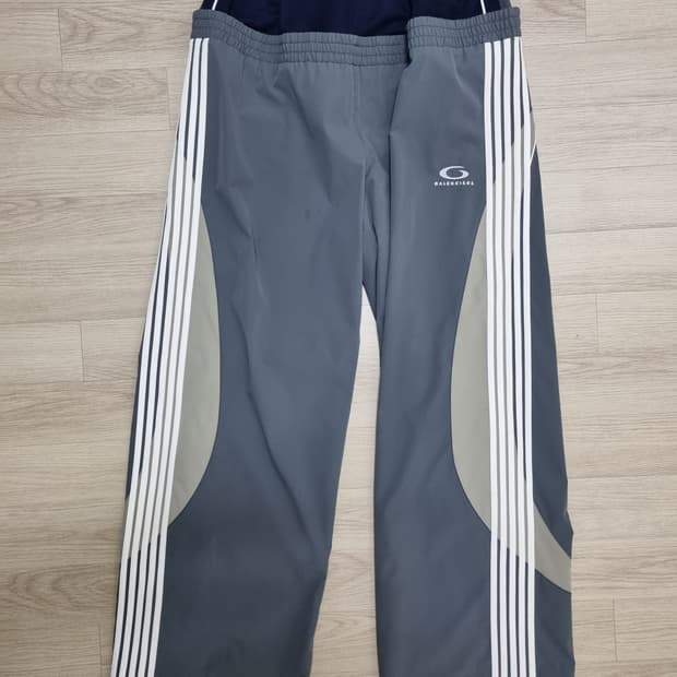 발렌시아가 컷업 트랙 팬츠 그레이 m