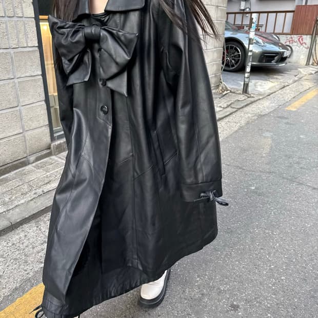 리본 디테일 비건 레더 롱 코트