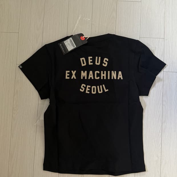 데우스 우먼 서울 컬리지 어드레스 크롭 반팔