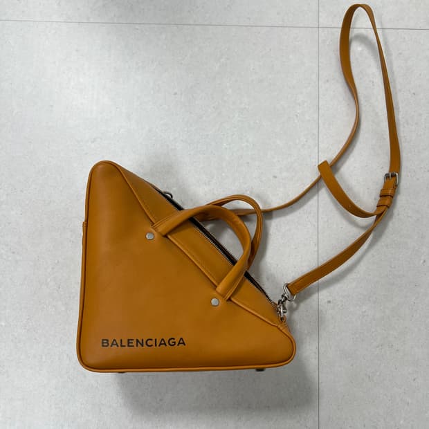 발렌시아가 트라이앵글 백