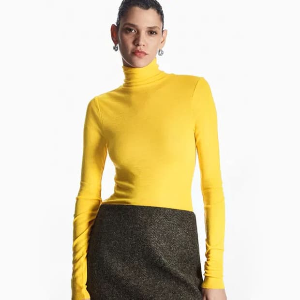 코스 COS 신형 울 터틀넥 탑