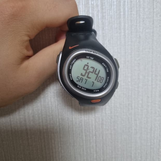 나이키 트라이엑스 c8 시계