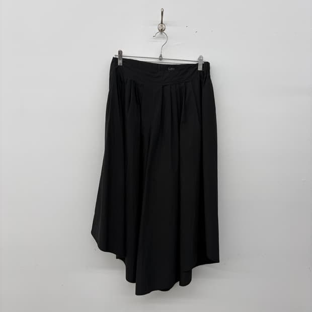 TIME 블랙 언밸런스 스커트 버뮤다 팬츠 공용 30in