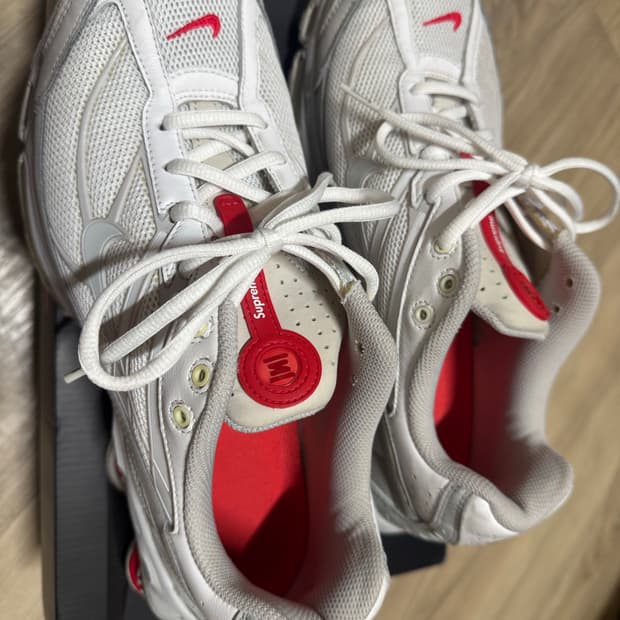 슈프림 나이키 샥스 285