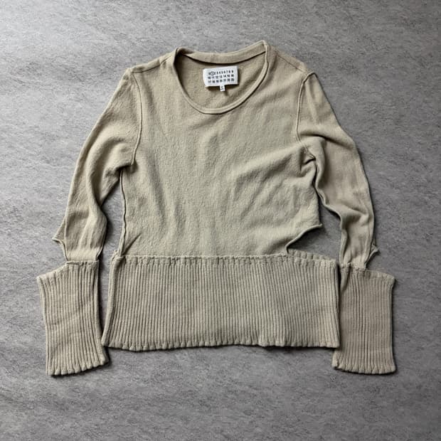 마르지엘라 컷아웃 스티치 니트