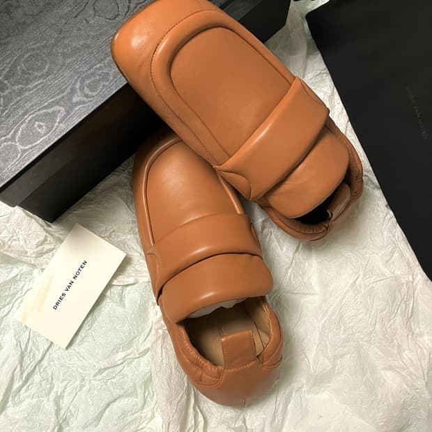 (미시착) 드리스반노튼 패디드 로퍼 43