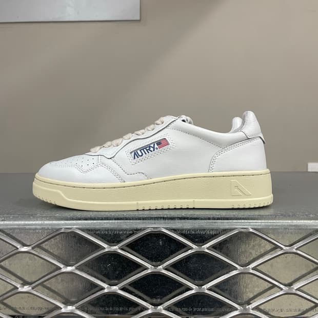 오트리 메달리스트 화이트 37